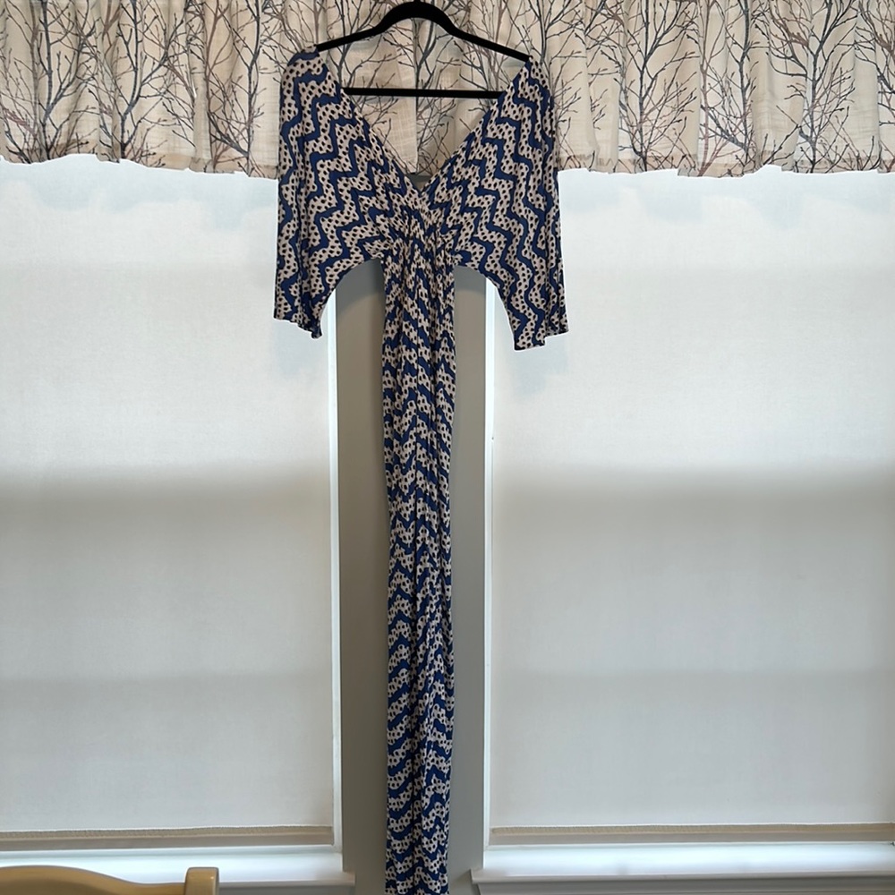 Beautiful maxi dress, 100% viscose, size small